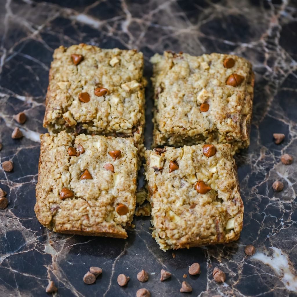 Apple Cinnamon Oat Bars (Chewy, Fruity, Perfect Snack)